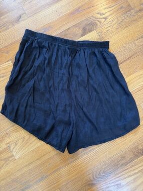 Black Lightweight Casual Elastic Waist Shorts, perfect for a swim coverup!